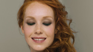 Schminktipp Dr. Hauschka Look Glamorous Glow Schminktipp Dr. Hauschka Look Glamorous Glow