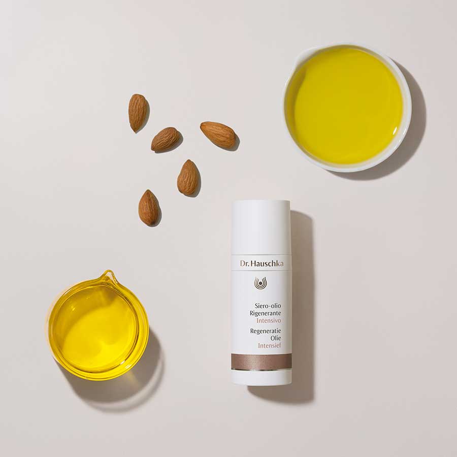 Dr. Hauschka Regeneratie Olie Intensief Dr. Hauschka Dr. Hauschka Regeneratie Olie Intensief Dr. Hauschka